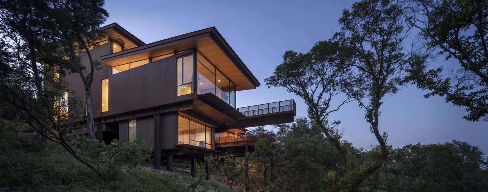 steel windows light up modern home